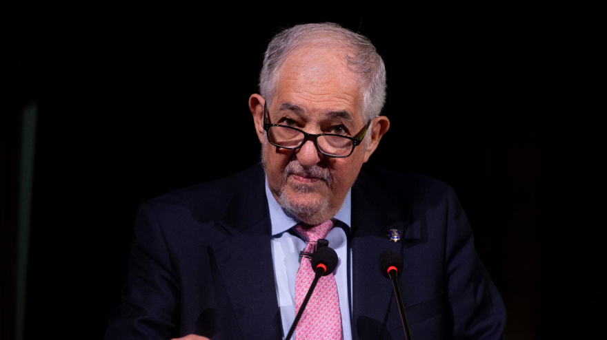 El presidente del Tribunal Constitucional, Cándido Conde-Pumpido, durante un desayuno, en el Ateneo de Madrid