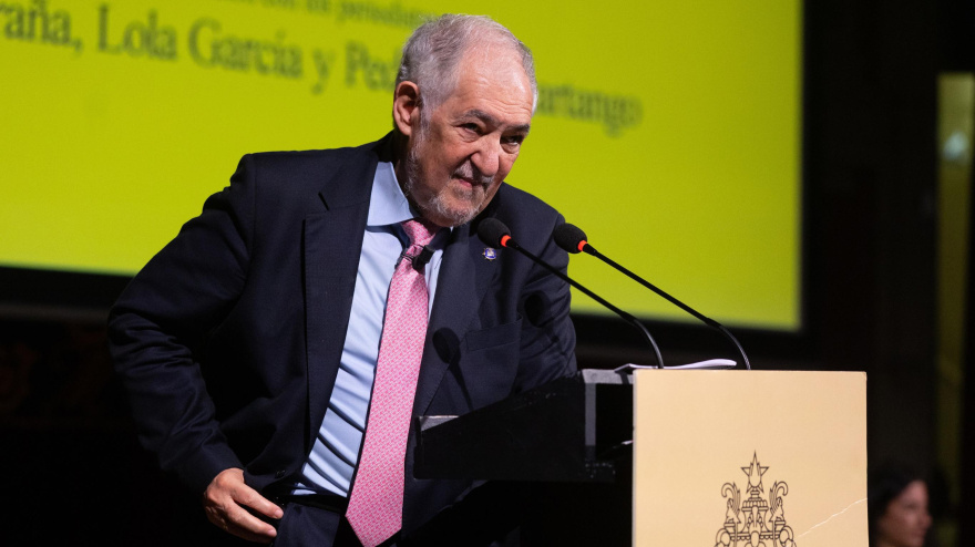 El presidente del Tribunal Constitucional, Cándido Conde-Pumpido, durante un desayuno, en el Ateneo de Madrid.