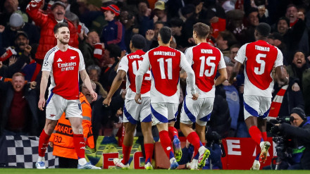El Arsenal celebra el primer gol de Rice al Real Madrid