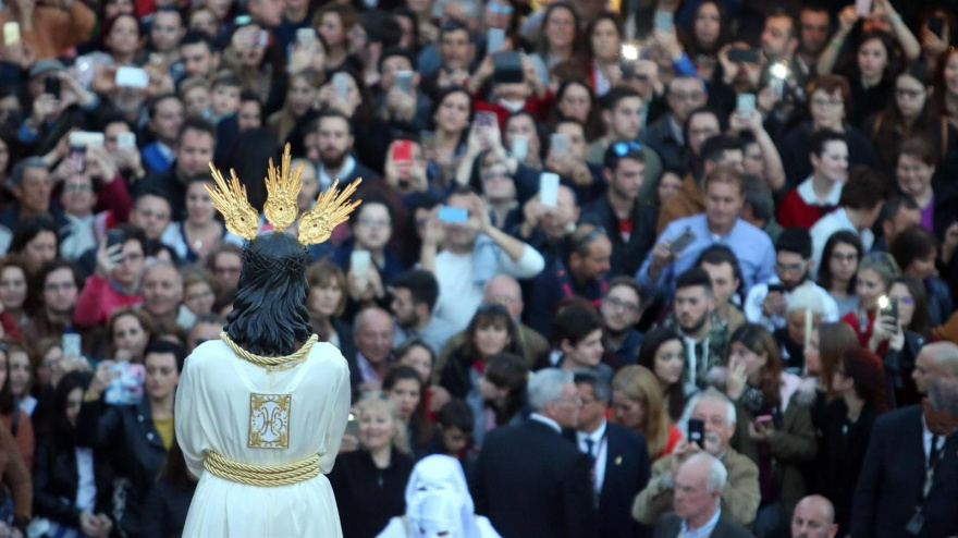El hombre que tiene el privilegio de poder susurrarle al oído al Cautivo de Málaga