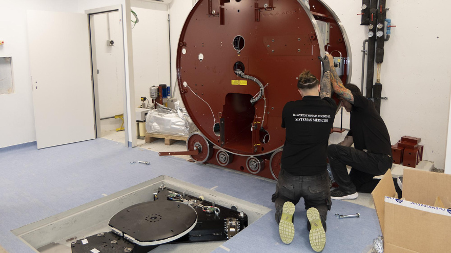 Montaje del acelerador lineal de la Unidad de Oncología Radioterápica del Hospital Universitario de Guadalajara