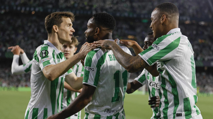 Los jugadores del Betis celebran un gol contra el Jagiellonia