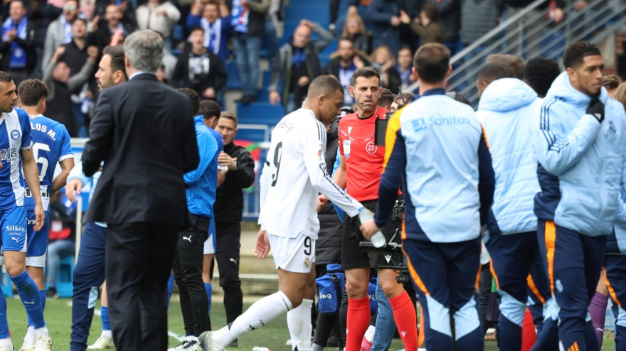Mbappé se marcha al vestuario tras ser expulsado en el Alavés - Real Madrid