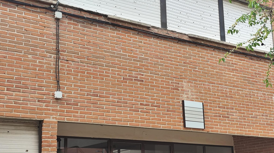 Comedor del CEIP Badiel tras el desprendimiento de parte de la cornisa de la fachada