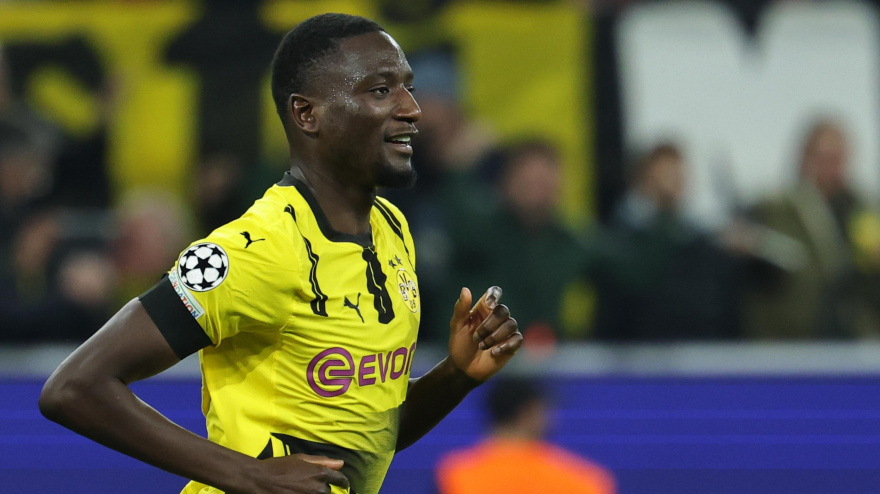 Guirassy celebra su hat-trick, en el Dortmund - Barcelona
