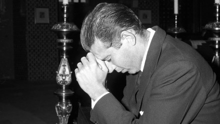 Antonio Ordóñez, en un momento de recogimiento y oración