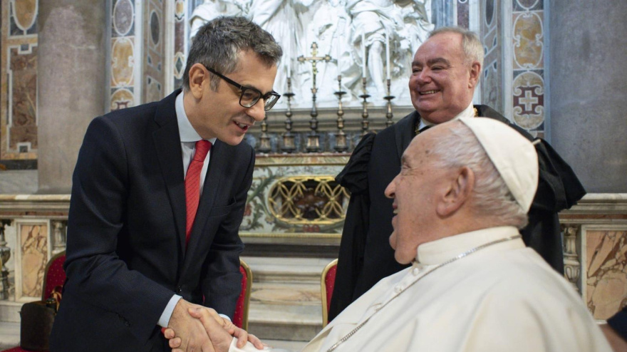Imagen de archivo del encuentro entre el Papa Francisco y el ministro de Presidencia, Félix Bolaños