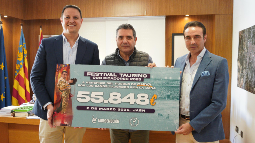 Acto de donación de los beneficios del festival taurino de Jaén