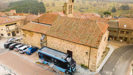 Más de 2.330 municipios y 33 oficinas móviles en casi 1.400 localidades: CaixaBank lleva la banca a cada rincón de España