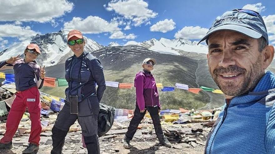 Familia Jiménez Rubio subiendo en el Himalaya