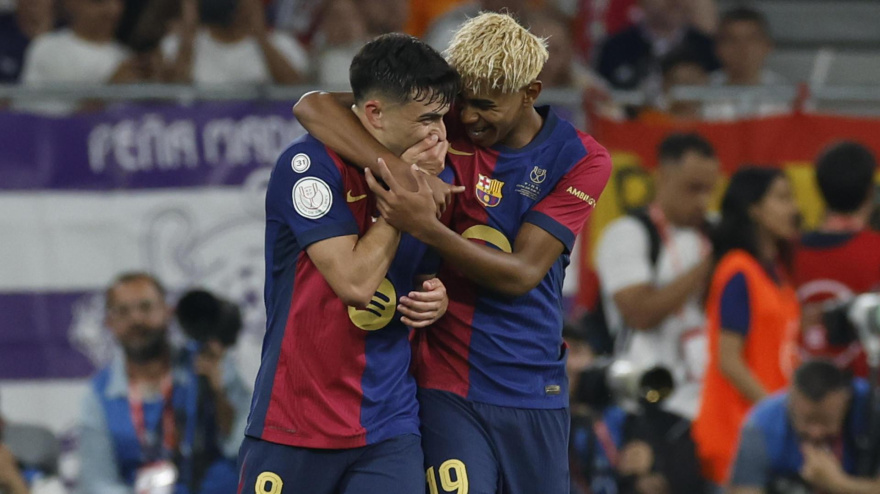 Pedri y Lamine Yamal celebra el 1-0 del Barcelona contra el Real Madrid