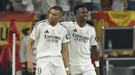 Mbappé y Vinicius celebran el 1-1 del Real Madrid contra el Barcelona