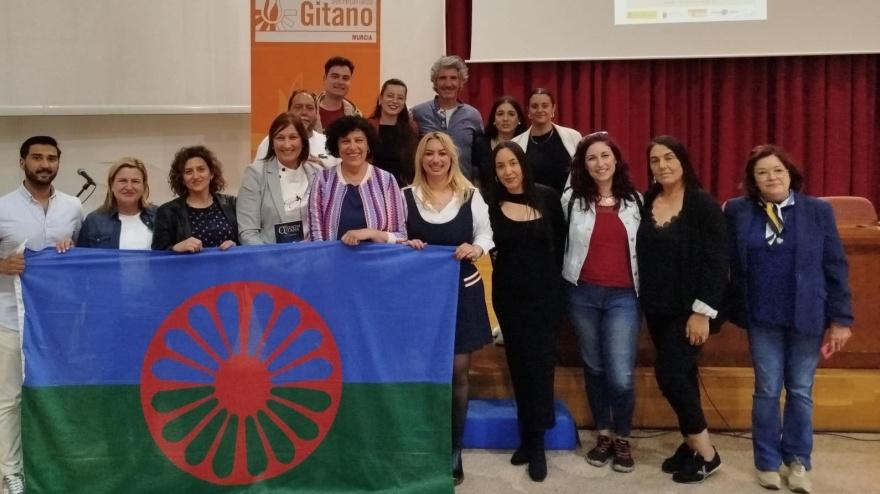 La alcaldesa de Puerto Lumbreras y concejales con la Fundación Secretariado Gitano