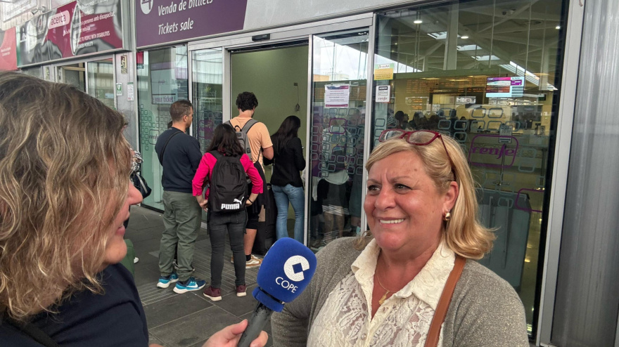 Carmen explica a COPE Valencia cómo ha vivido más de 24 horas en un vagón tras el apagón eléctrico