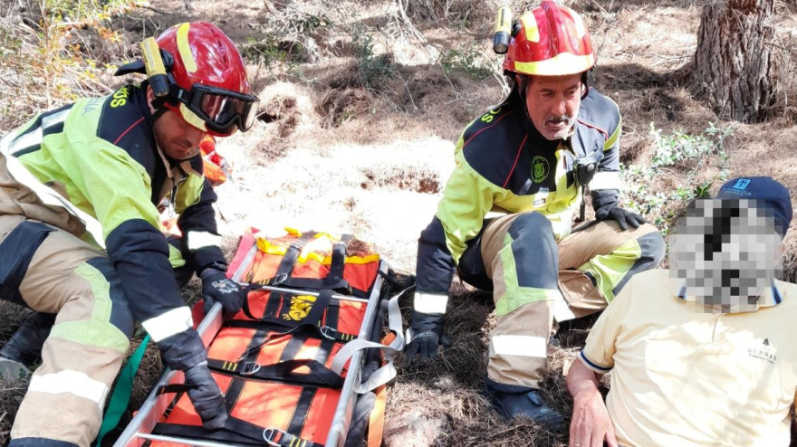 Salvamento de una de las personas accidentadas