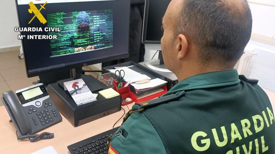 Estafa más de 21.000 euros a la empresa donde trabajaba como contable