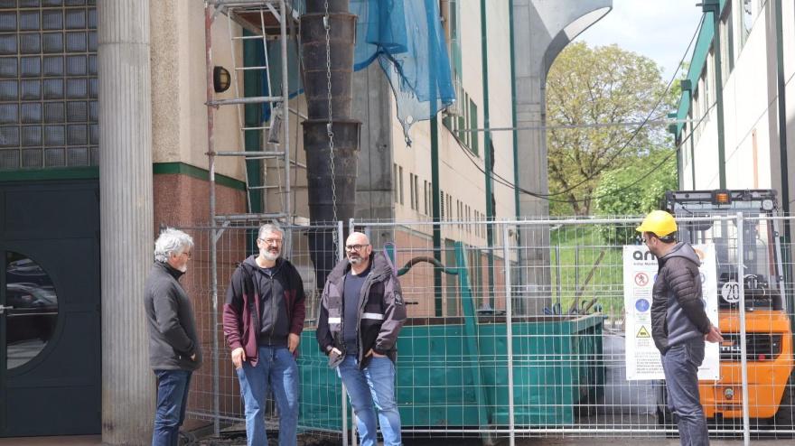 O vicepresidente da Deputación, Efrén Castro, supervisou o inicio das obras no Pazo dos Deportes