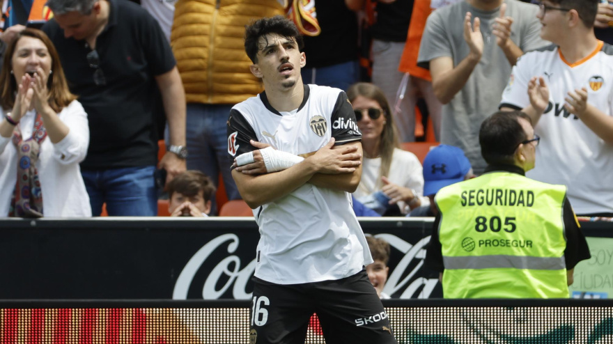 Diego López celebra el gol conseguido ante el Getafe con su particular gesto.