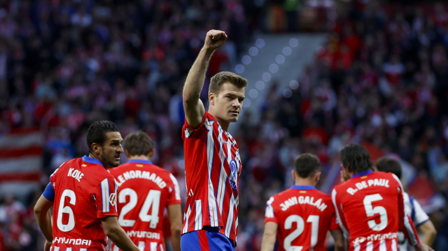 Alexander Sorloth celebra uno de sus goles en el Atlético de Madrid-Real Sociedad