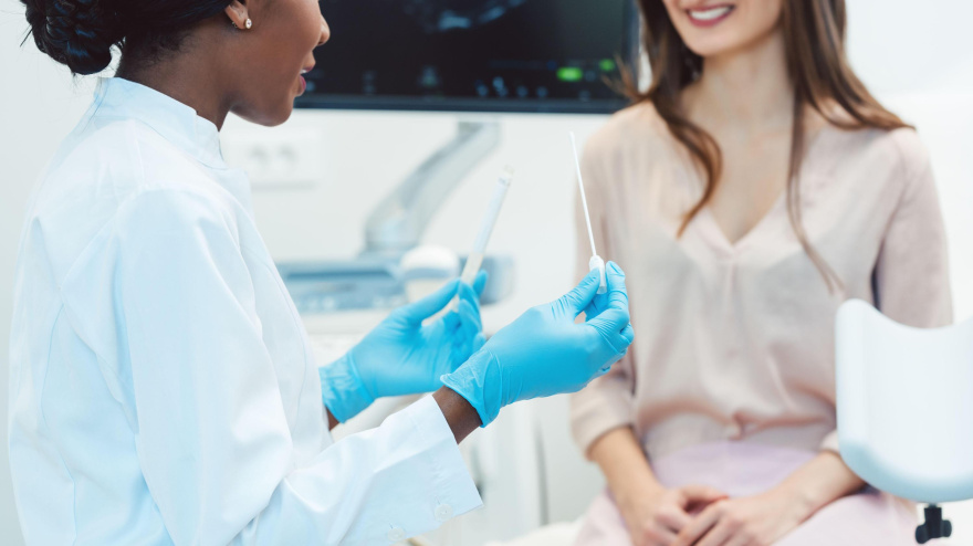 2C4YKN6 Woman seeing gynecologist doctor to check for STD