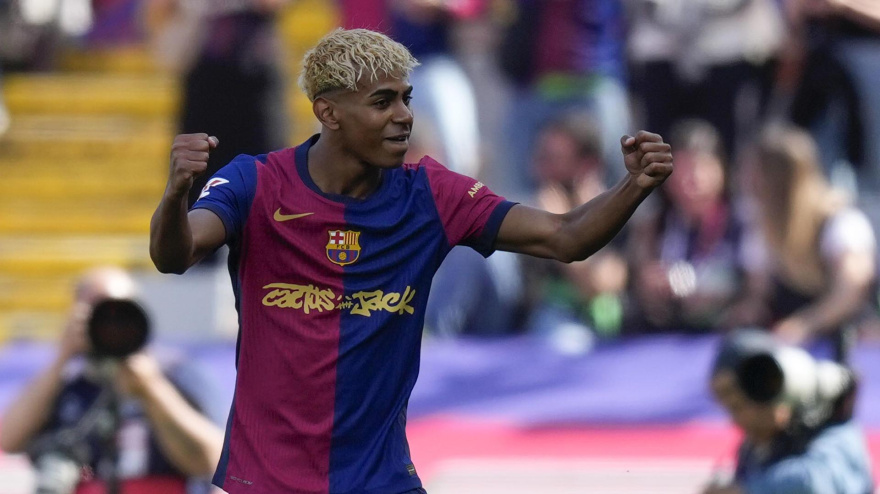 Lamine Yamal celebra el 2-2 del Barcelona contra el Real Madrid