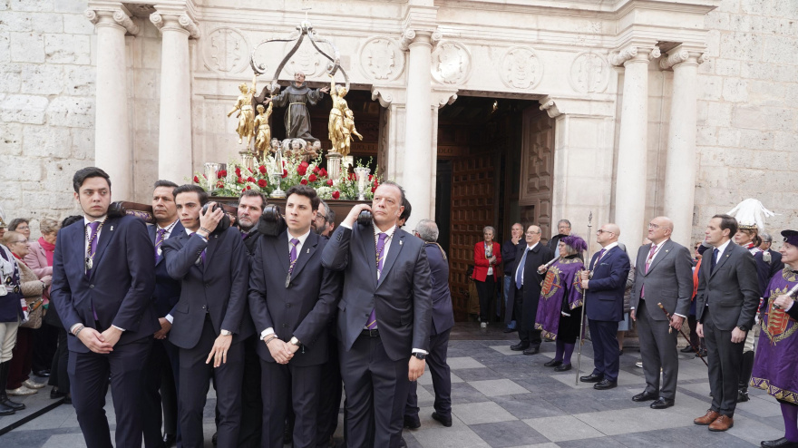 Valladolid se encomienda a su patrón, San Pedro Regalado, y le pide salud y paz