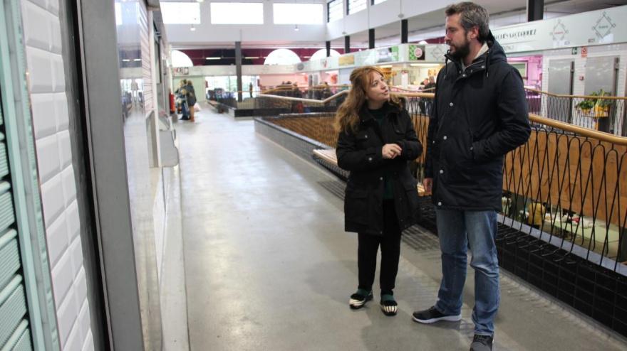 Rubén Arroxo e Cristina López na Praza de Abastos de Lugo