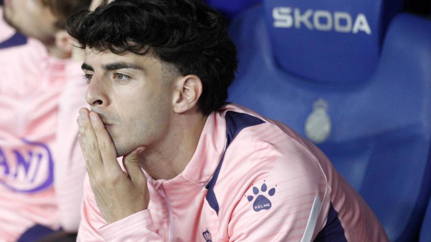 Álvaro Aguado en el banquillo del Espanyol durante un partido