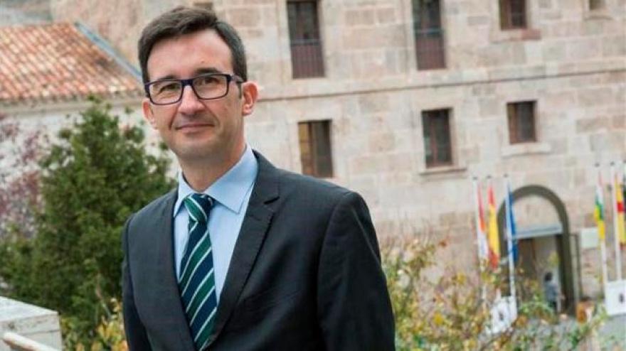 El catedrático de Lengua Española Francisco Carriscondo participa en la difusión de ‘Vocabulario Andaluz’ en los centros educativos