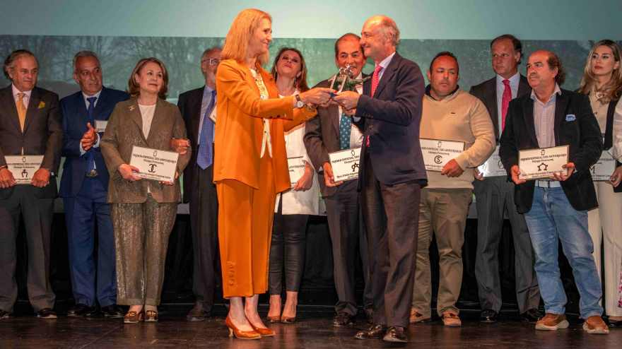 La Infanta Elena en el homenaje a los ganaderos fundadores de la RUCTL