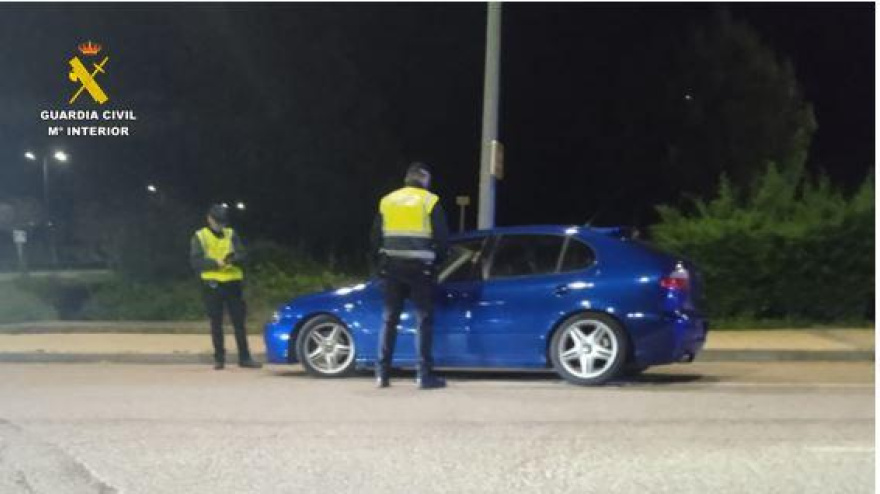 Concentración "ilegal" de coches en Arroyo de la Encomienda, Valladolid