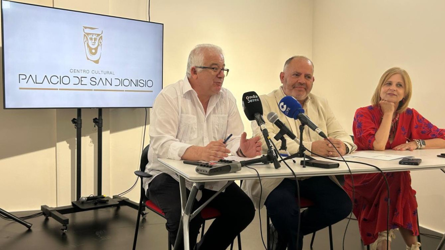 Fulgencio Meseguer firma la compra de la colección Galería del Jerez