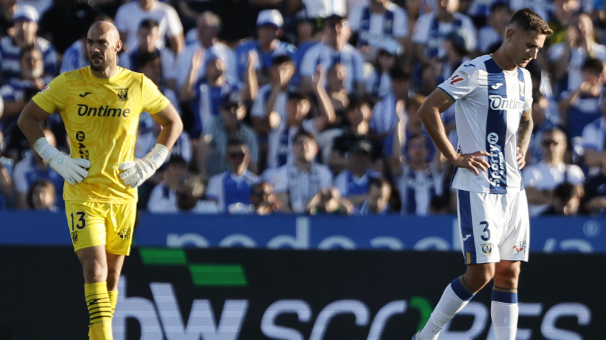 Dmitrovic y Jorge Sáenz, tras descender a Segunda División con el Leganés