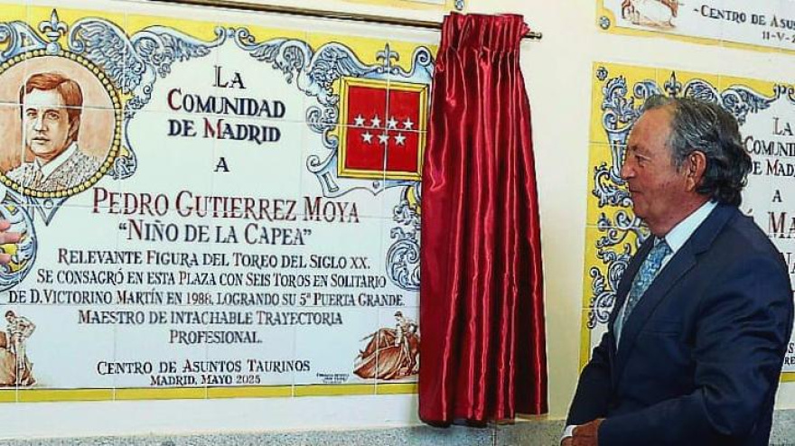 El Niño de la Capea descubre el azulejo en su honor en Las Ventas