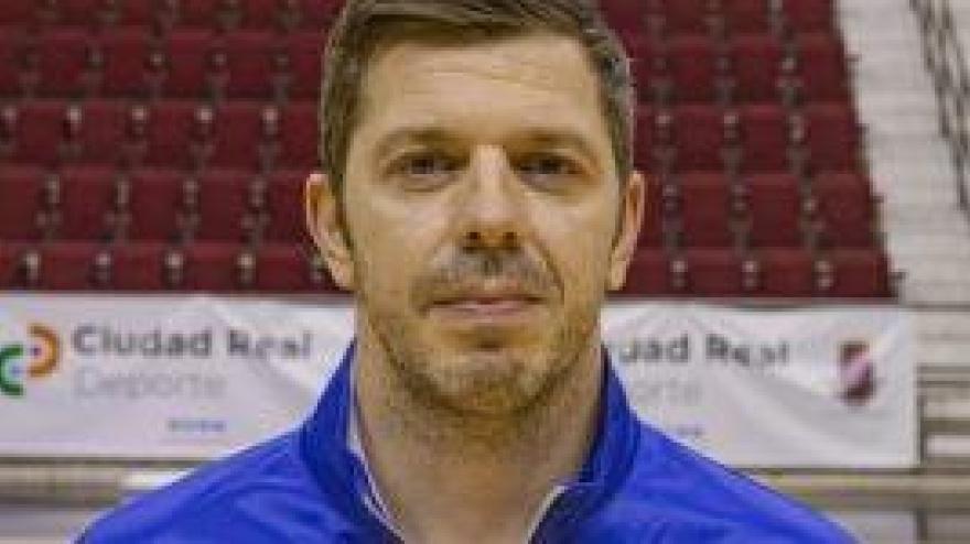 Santiago Urdiales, entrenador del Caserio Ciudad Real