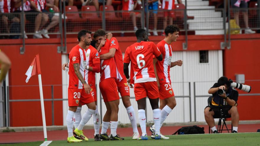 El Almería celebra un gol