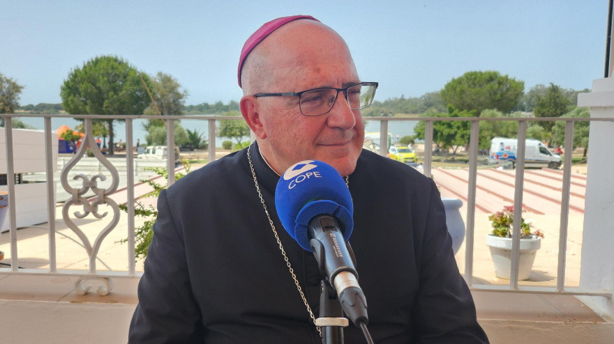 El Obispo de Huelva en los micrófonos de la cadena Cope: "El Rocío no es solamente hoy"