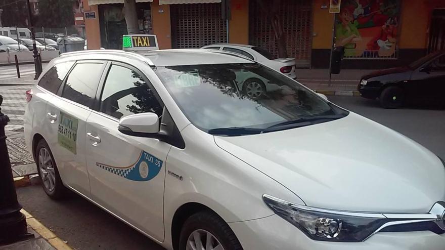 imagen de un taxi libre en Lorca