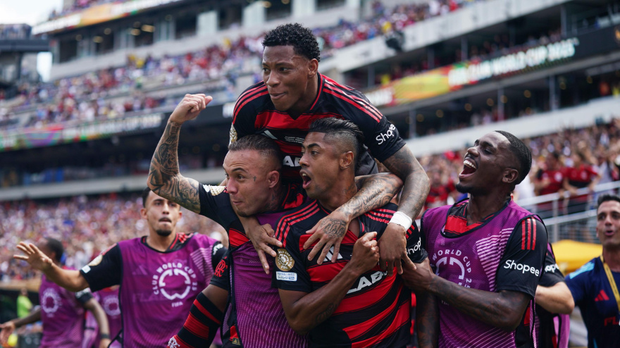 Los jugadores del Flamengo celebran un gol contra el Chelsea
