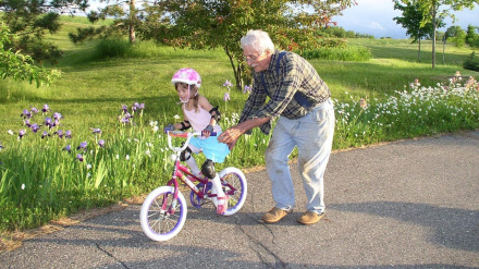 Los veranos con los abuelos pueden convertirse en el mejor regalo de la infancia
