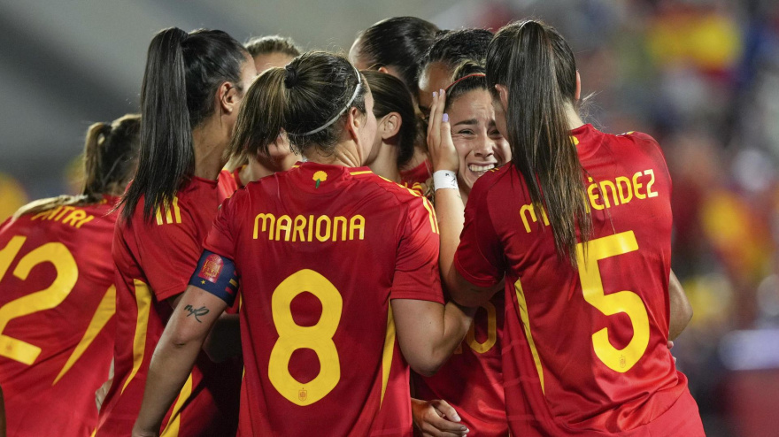 Las jugadoras de la selección española celebran un gol contra Japón