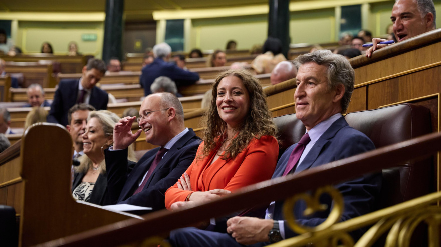 La portavoz del PP en el Congreso, Ester Muñoz, y el presidente del Partido Popular, Alberto Núñez Feijóo