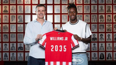 Nico Williams firma su nuevo contrato con el Athletic