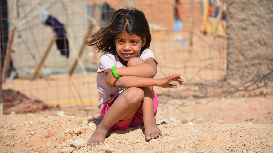 Niña saharaui en campo de refugiados.