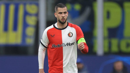 Dávid Hancko en un partido de Champions con el Feyenoord