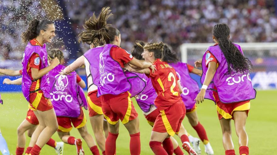 Las jugadoras de España celebran el triunfo contra Alemania