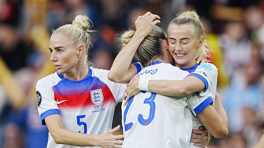 Russo le agradece a Kelly el gran centro que sirvió para su remate de cabeza