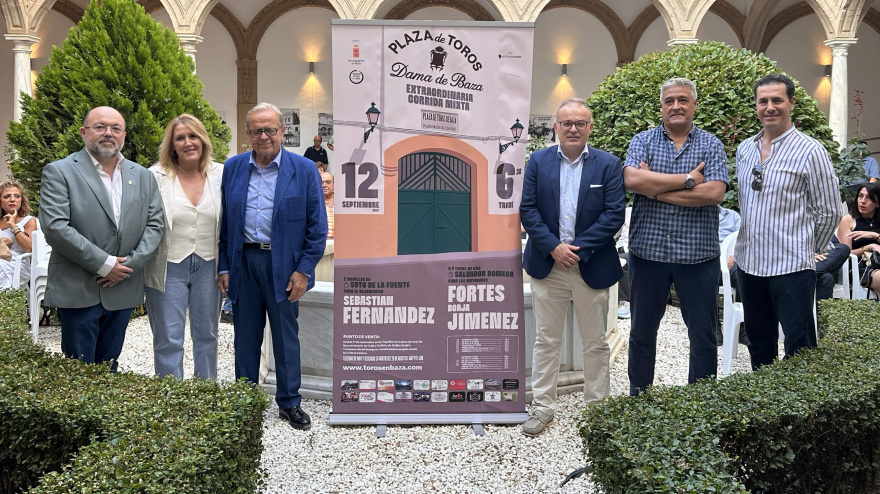Presentación de la corrida de toros mixta de Baza (Granada)