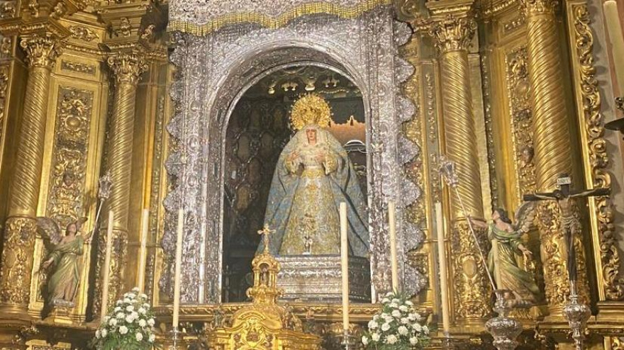 La Virgen de la Esperanza Macarena en su altar tras el cabildo de este martes