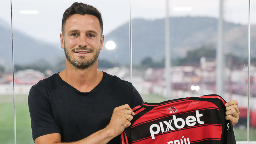 Saúl Ñíguez posa con la camiseta del Flamengo